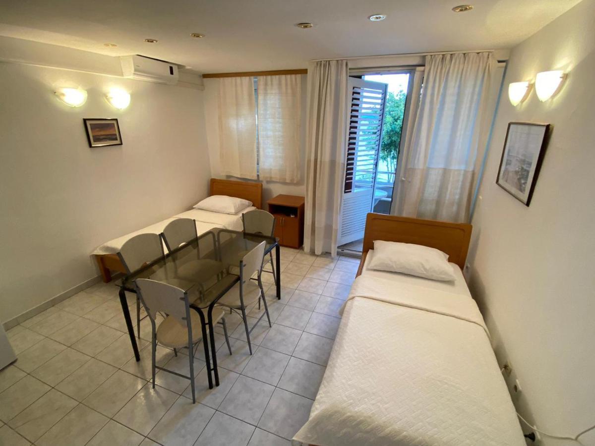 Blue Wave Apartments Турань Екстер'єр фото