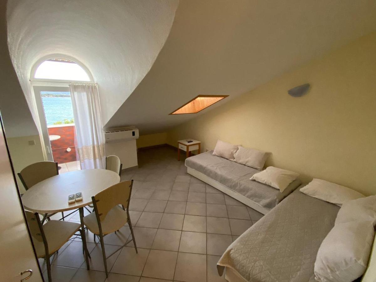 Blue Wave Apartments Турань Екстер'єр фото