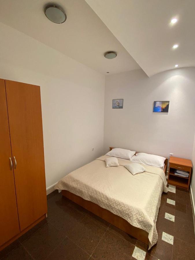 Blue Wave Apartments Турань Екстер'єр фото
